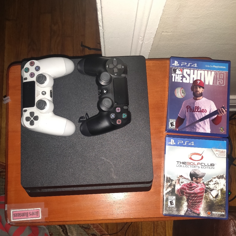 !!PS4 1TB Slim+ 2 Controllers + 2 Games!!